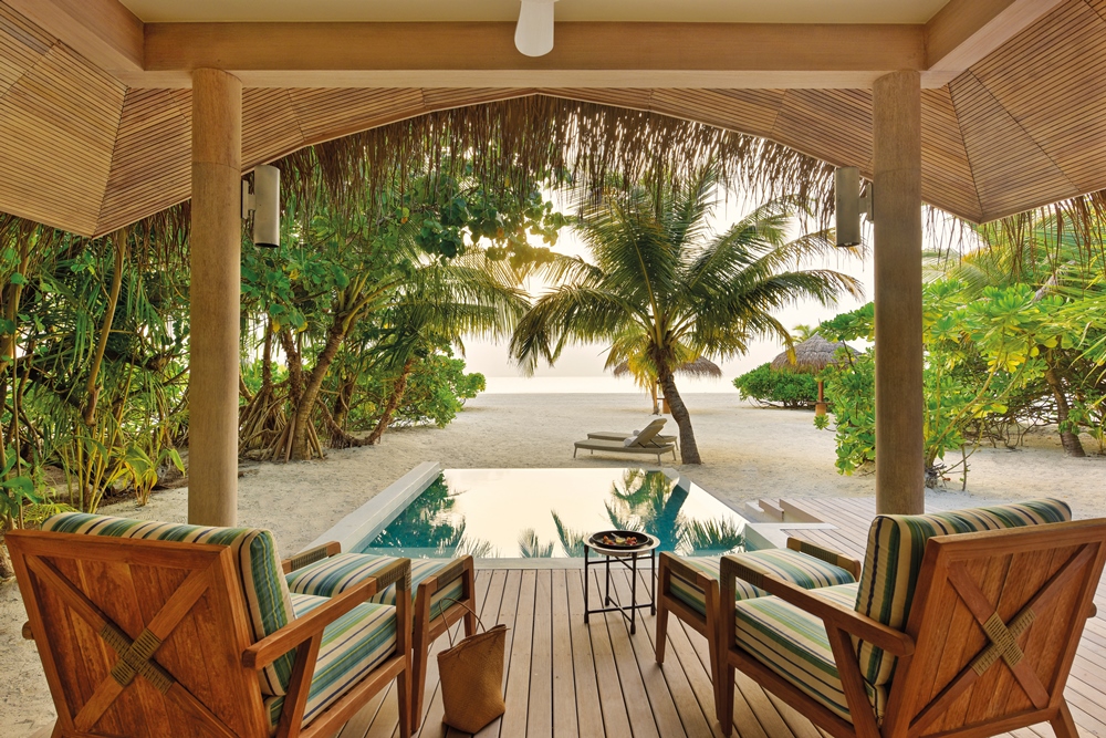 content/hotel/Kanuhura/Accommondation/Grand Beach Pool Villa Sunset/Kanuhura-Acc-GrandBeachPoolVilla-01.jpg